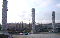 《盘龙柱雕塑》